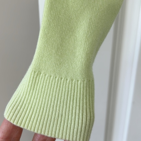 J McLaughlin Ribbed Knit Pistachio Green Sweater w Gold Shoulder Buttons XS - Picture 6 of 11
